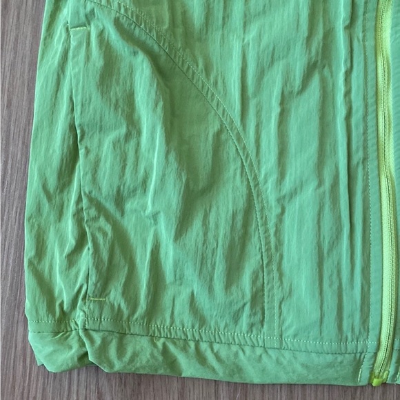 ❤️ Lululemon Lightweight Hooded Jacket in Yellow Serpentine Size 2 NWOT - Picture 3 of 13